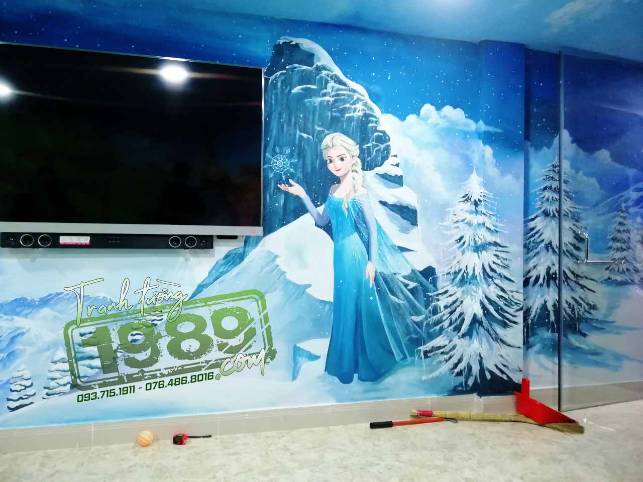 Vẽ Nữ Hoàng Elsa (Frozen) cho phòng bé - Tranh tường 1989